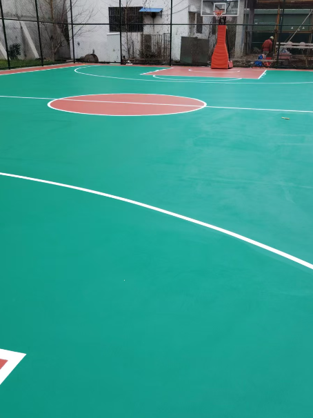 管城回族 球场长期使用易出现地面开裂